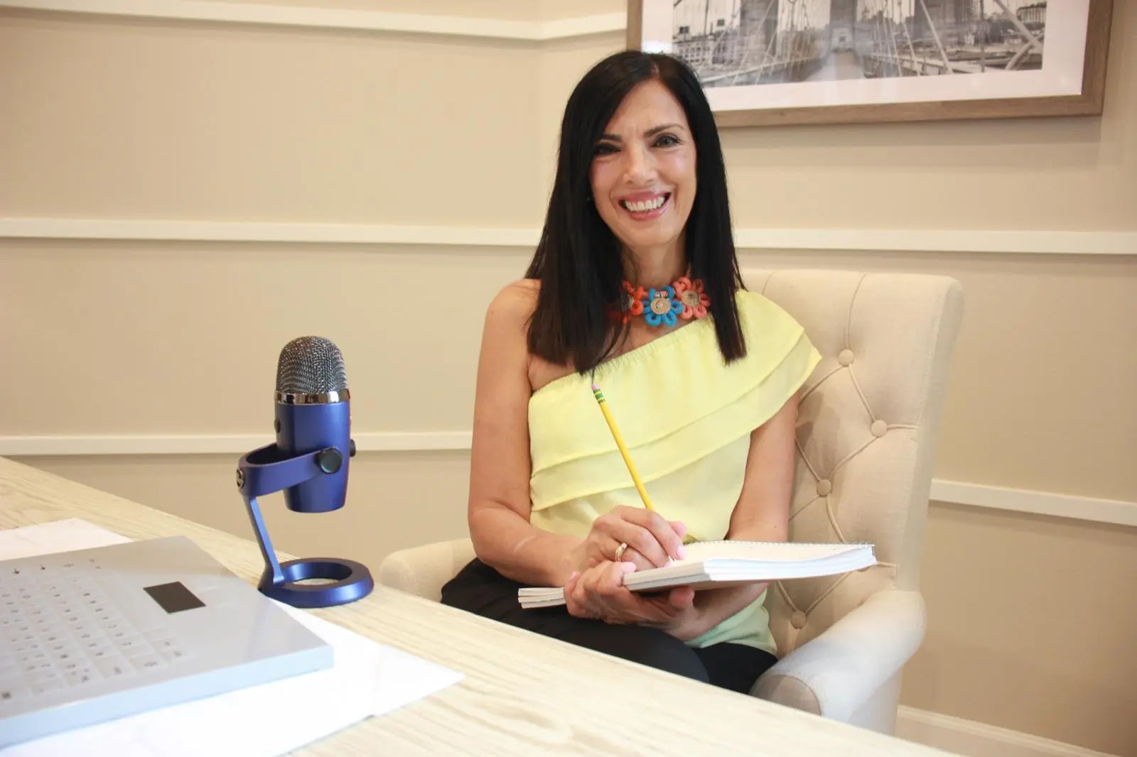 Jeannette Cardozo en un entorno profesional